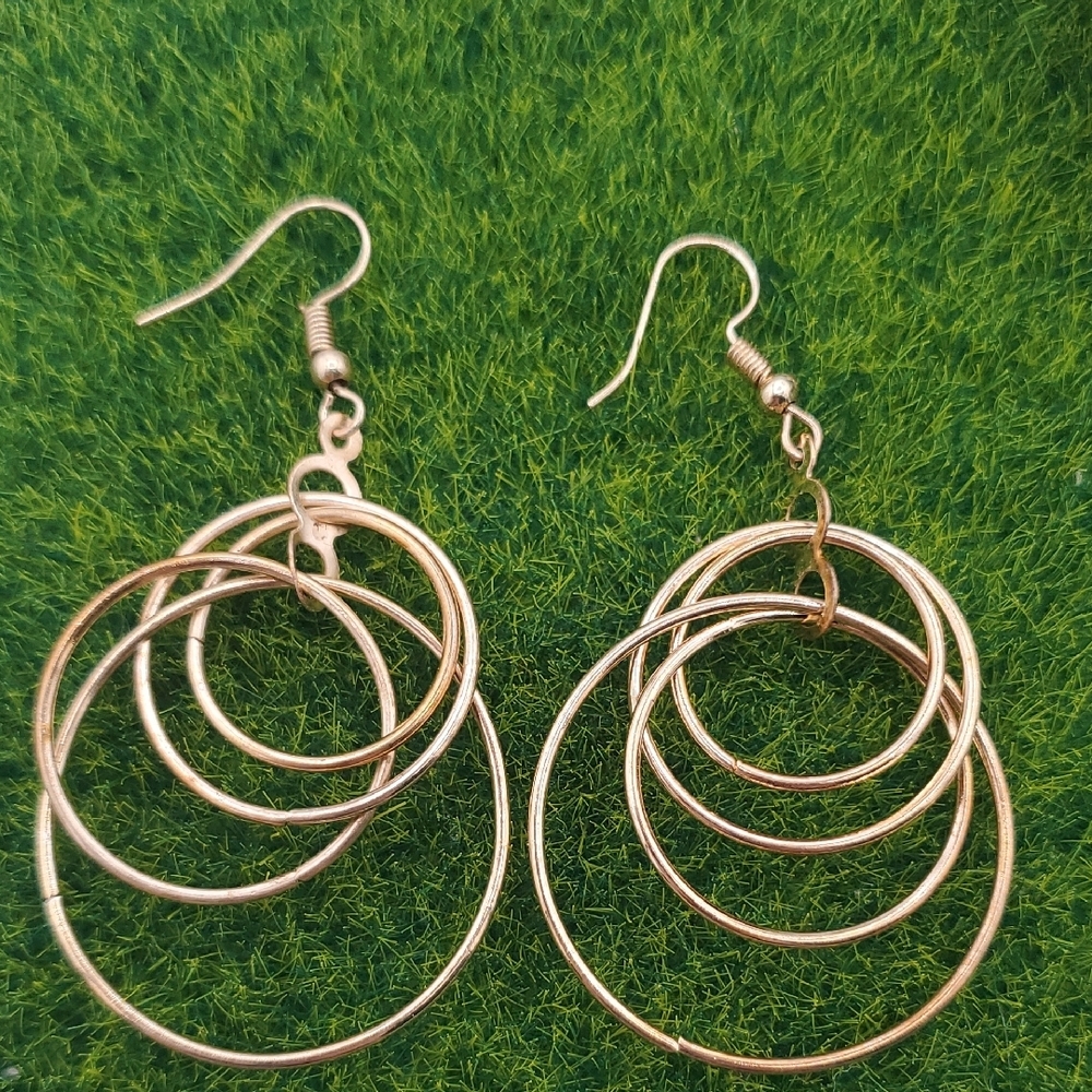 Elegant Gold Tone Hoop Earrings E1036